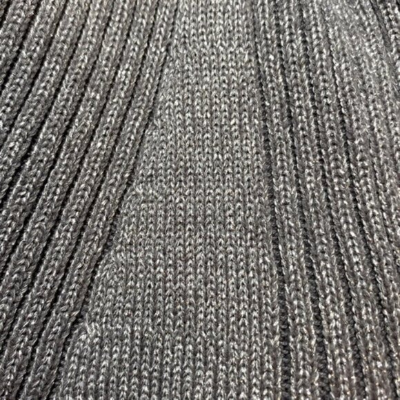 Peter Nygard silver metallic sweater vest with gored panels. Women's size S - Picture 5 of 7